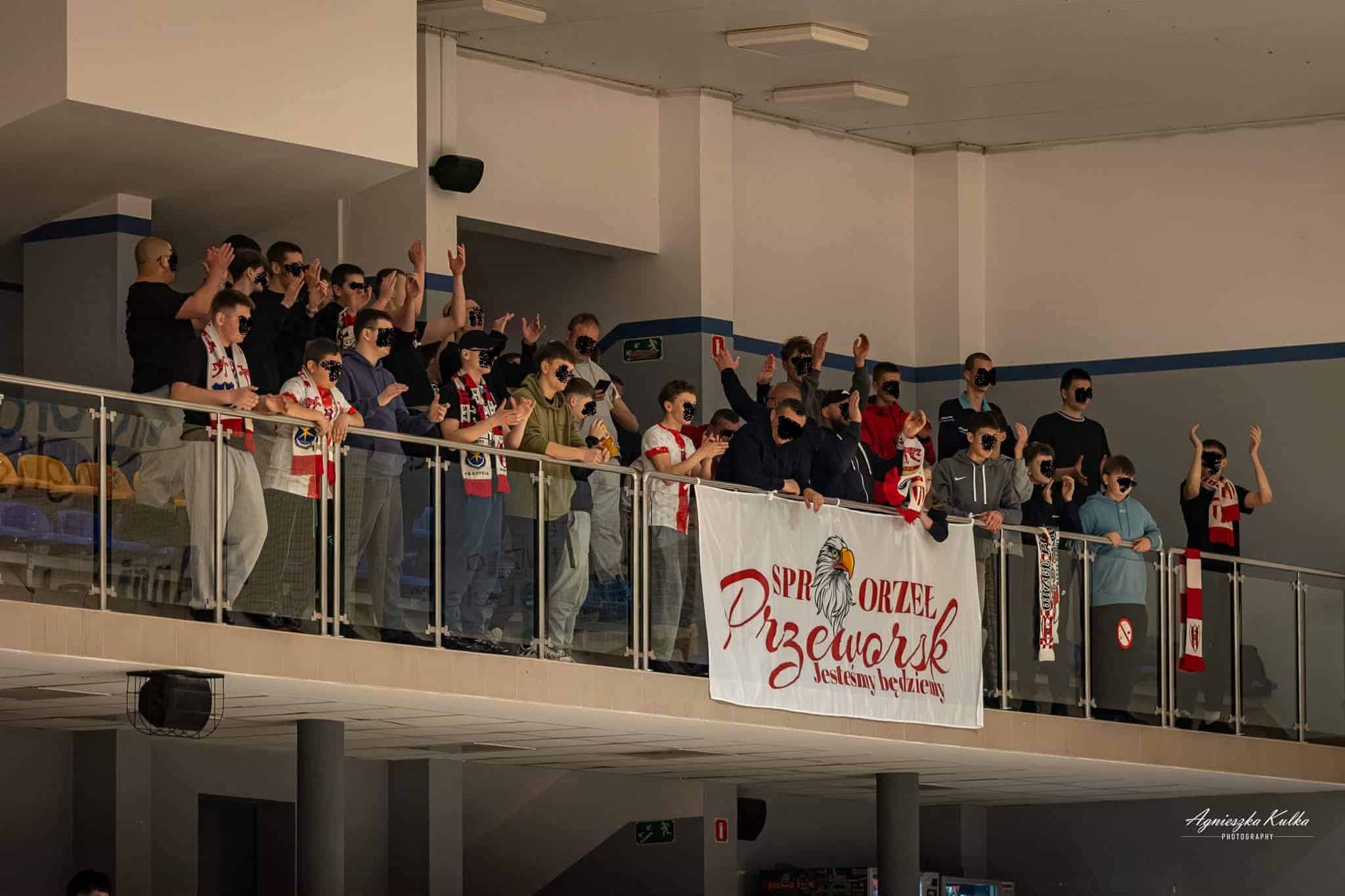 Chociaż mało Nas tu jest My Kochamy Orzełek